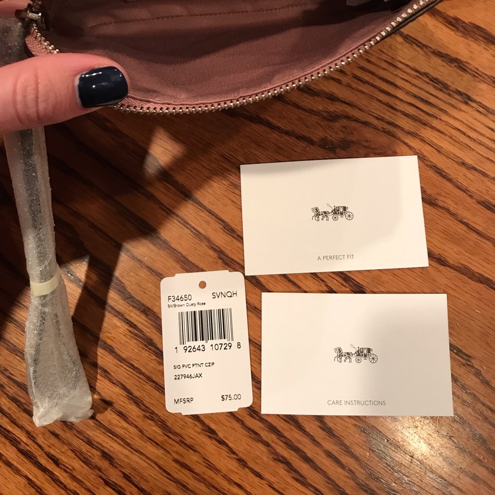 NWT Coach Wristlet - Picture 5 of 6